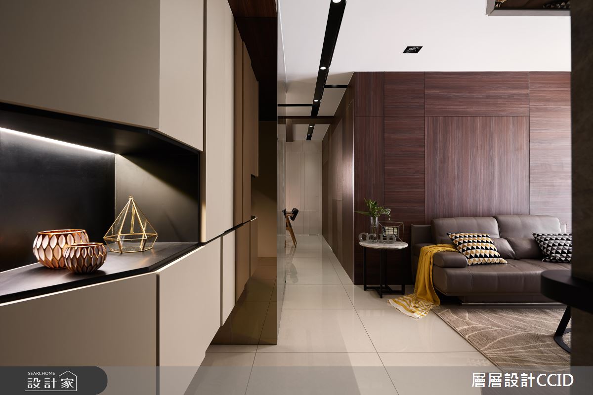 穩重木搭時尚白！打造耐看型現代小豪宅