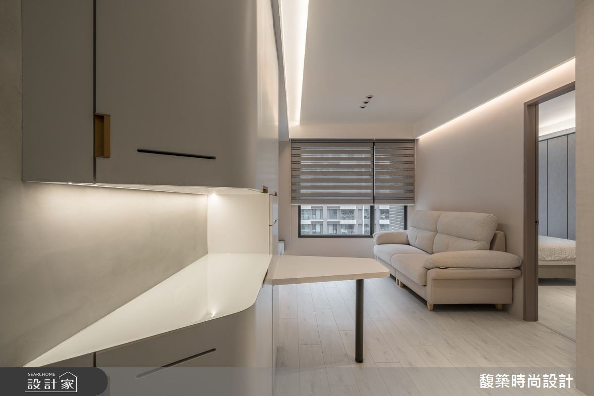 宛如美術館的家！沉浸在灰與白的15坪小宅，日光穿梭動線流暢，構築專屬...