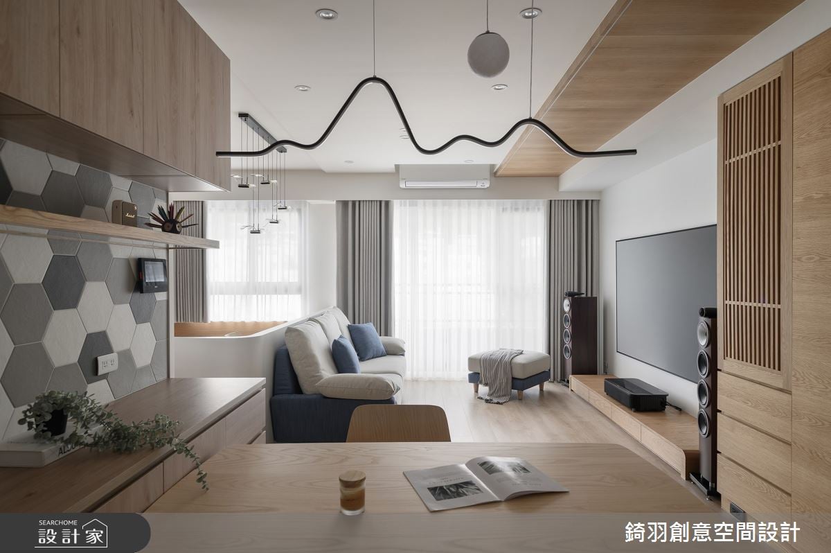 令人期待31坪日式無印風！溫潤木紋在花磚、文化石與燈帶加持，交織溫馨...