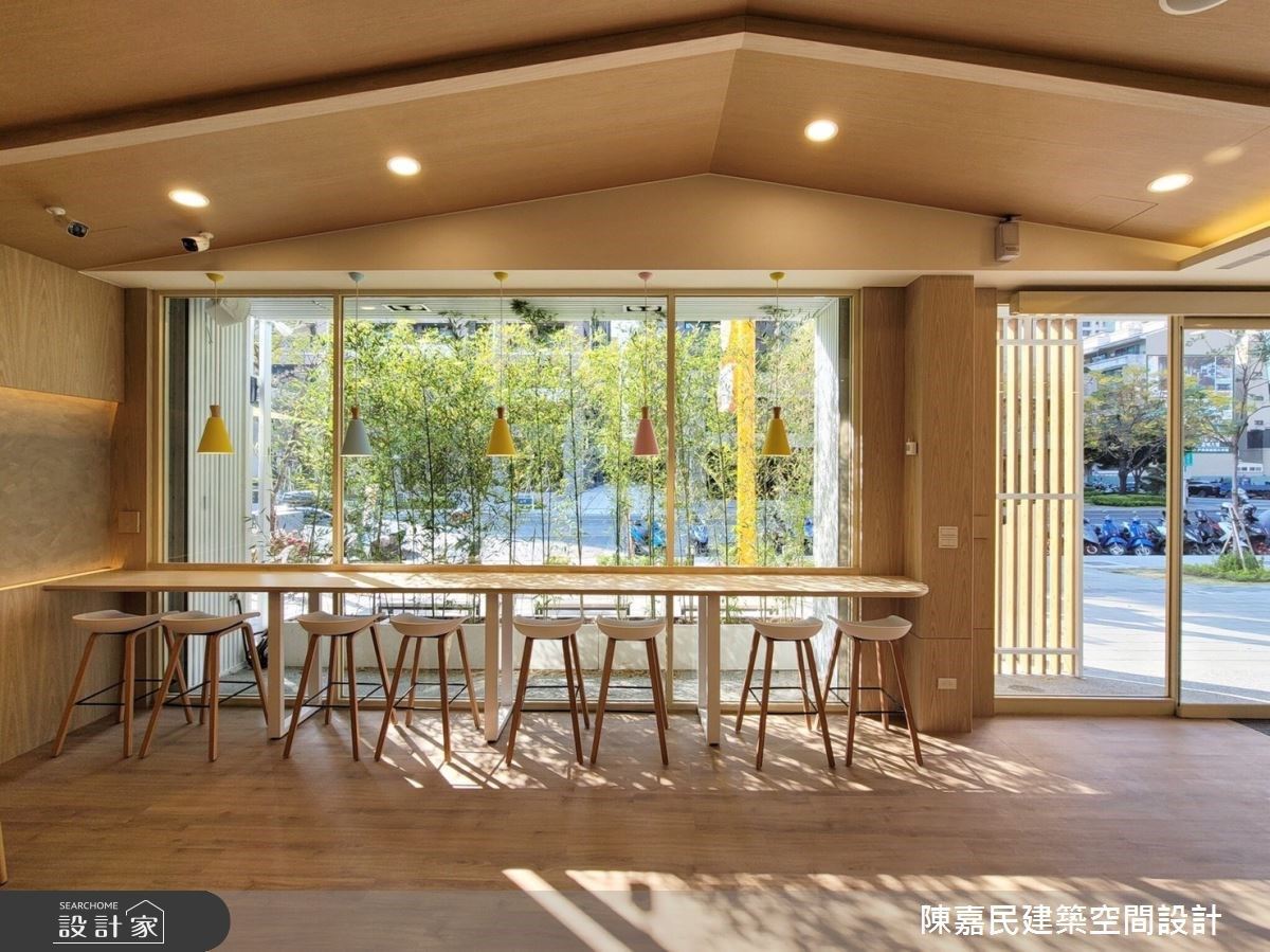 沒錯，是家的滋味！斜屋頂天花板、北歐風吊燈，打造日式無印風的親子友...