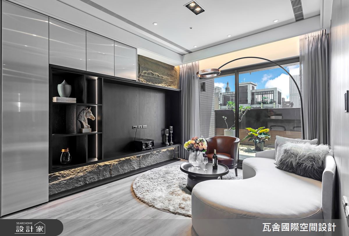 沐浴在現代風格居所！揉合原始自然與俐落現代材質，體現人文居所的接待中心