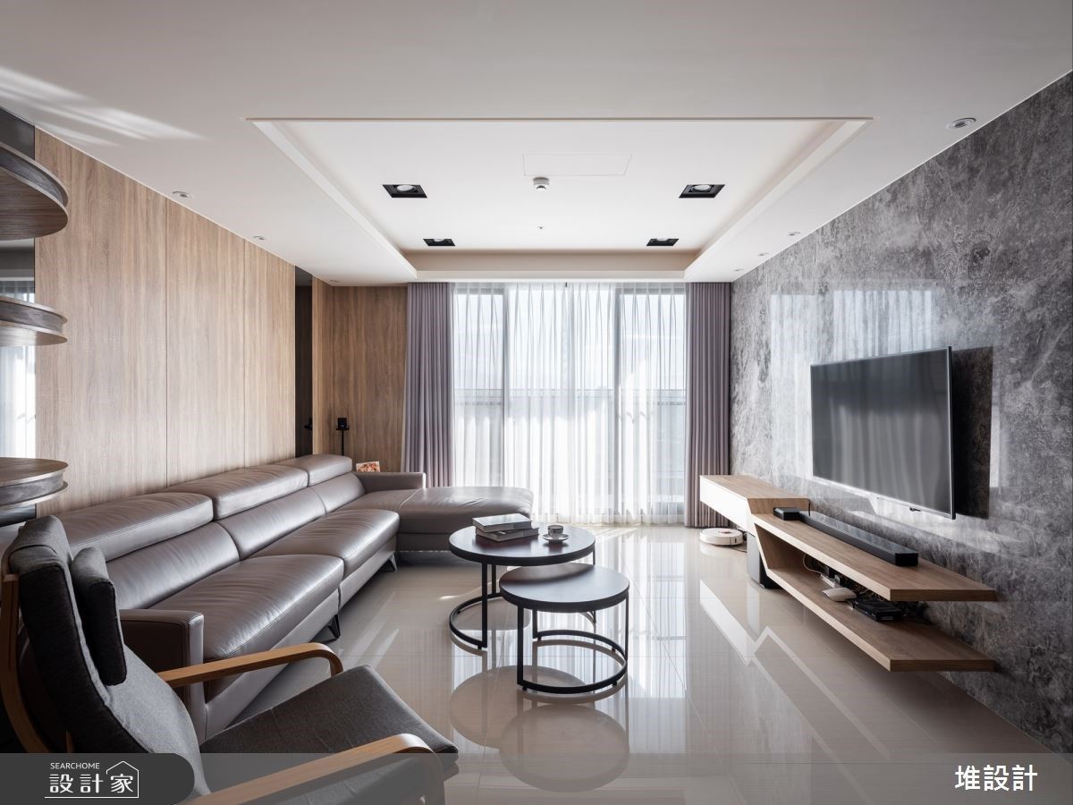 骨科醫生的舒適生活！隱藏門創造二進式玄關，玻璃隔間把陽光帶進餐廚區