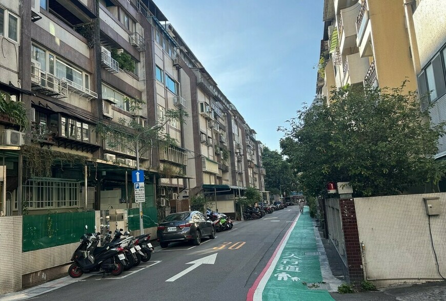 建築成本神話破滅！前投資客揭房價暴漲真相：資金狂潮下的集體焦慮