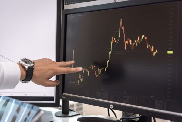 存股族驚喜！00929今年漲贏多檔主動式台股ETF　報酬率衝上82%