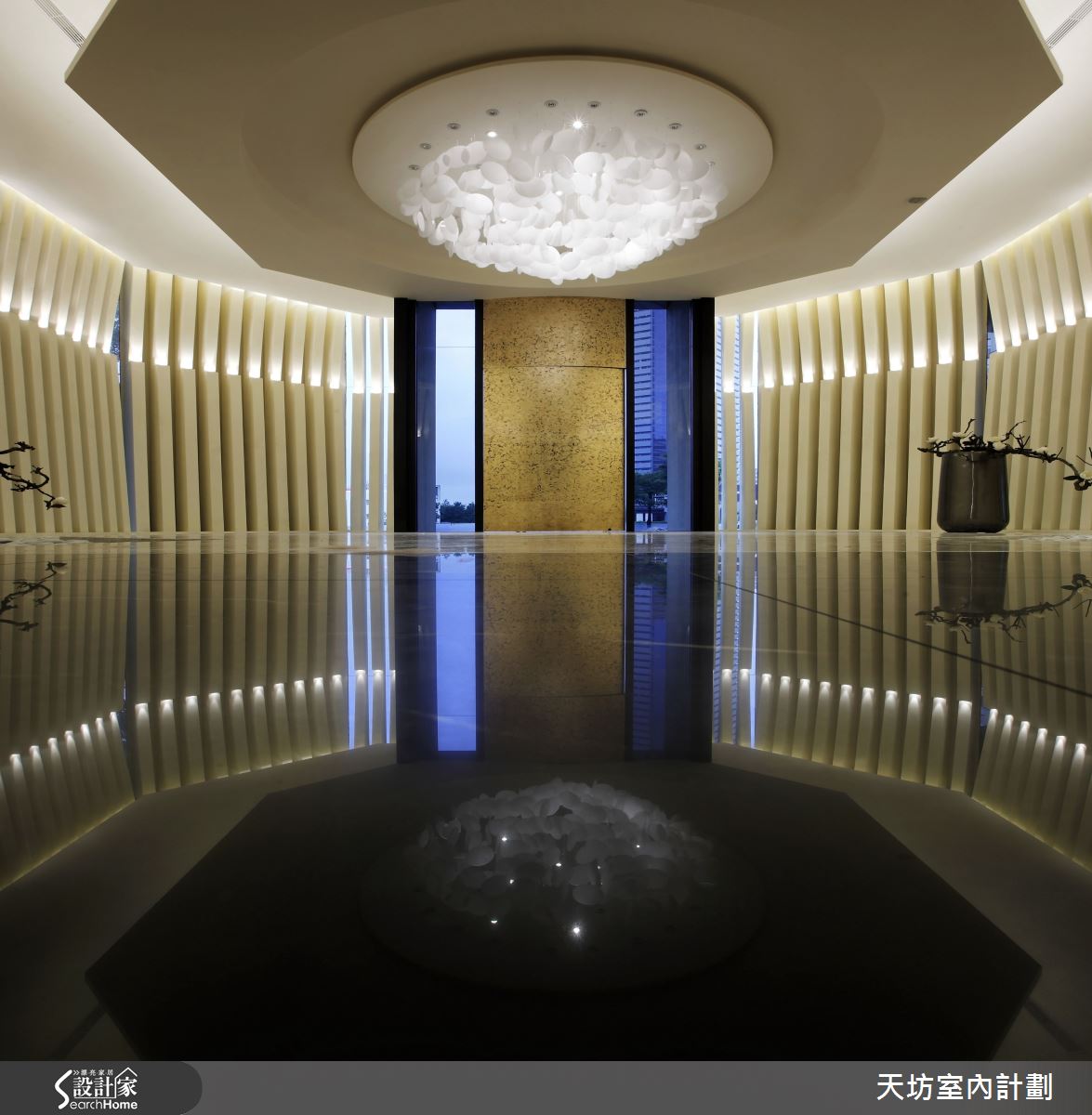 建築轉折美感印象 俐落流暢的現代雕塑品