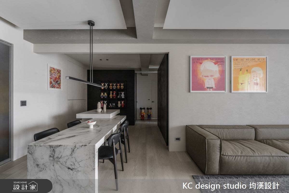 三口小家庭的灰階質感宅！用簡約手法，納入寬敞空間感、豐沛收納量