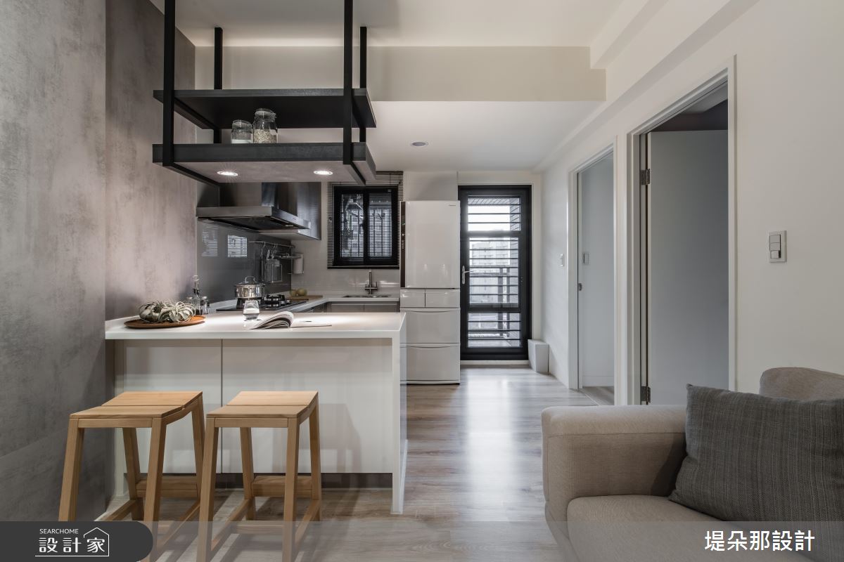 小居宅裡的大舒適！一次享有工業風客廳、鄉村風臥房 
