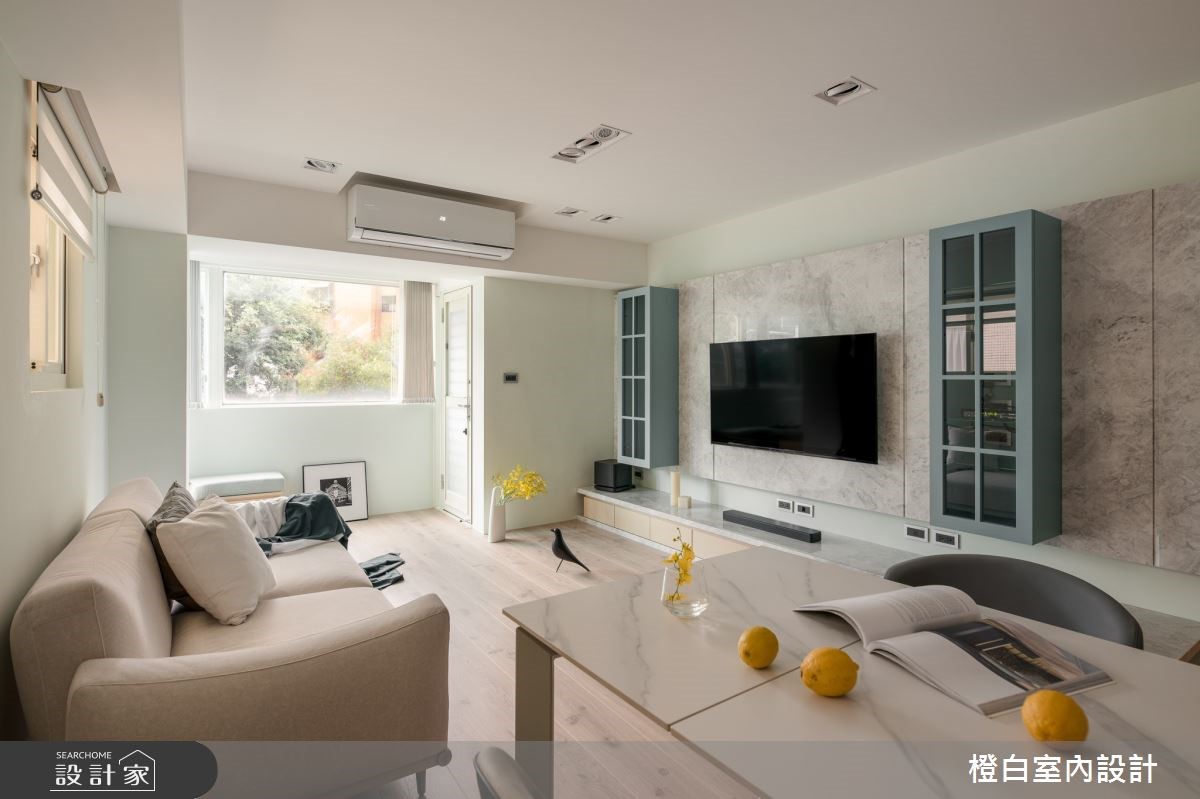 薄荷綠跳色改造自然系老屋！中島設計加上折疊窗，添加空間感及實用機能性