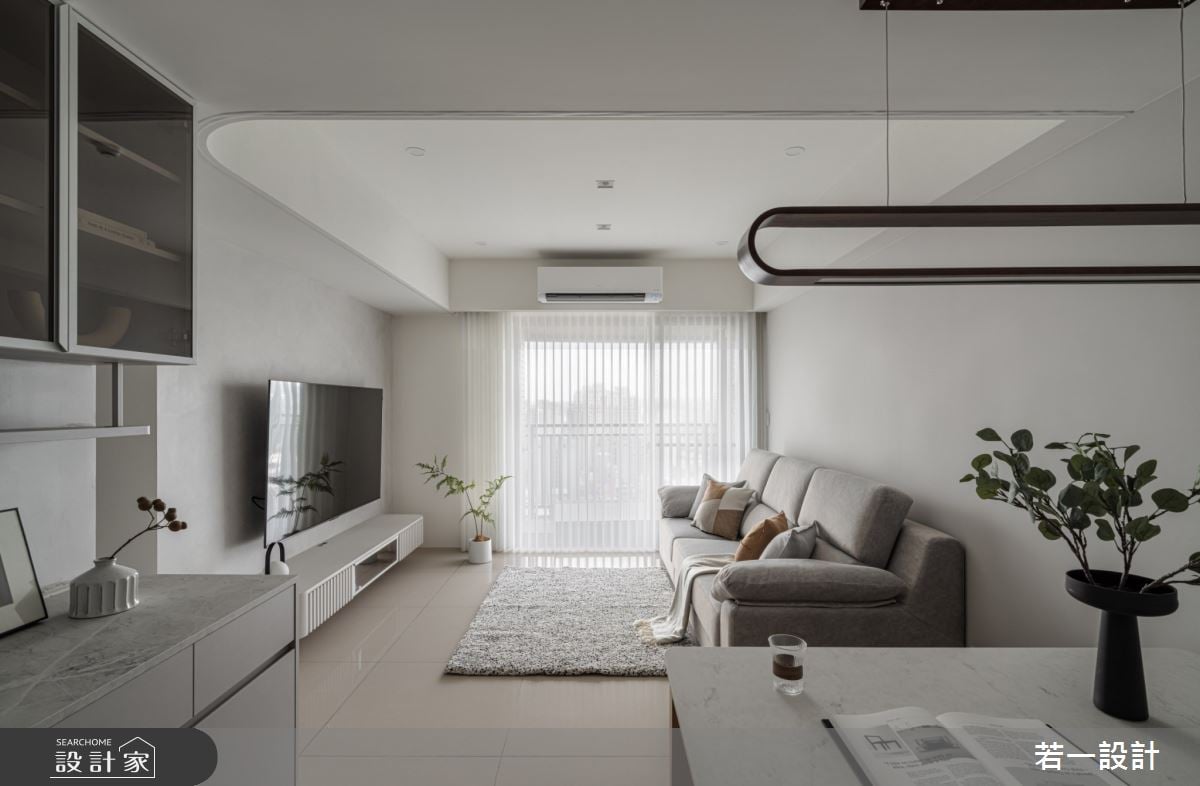 24坪新成屋，是晨曦微光下的溫暖期待！迷人的玄關玻璃屏風、餐邊櫃與步...