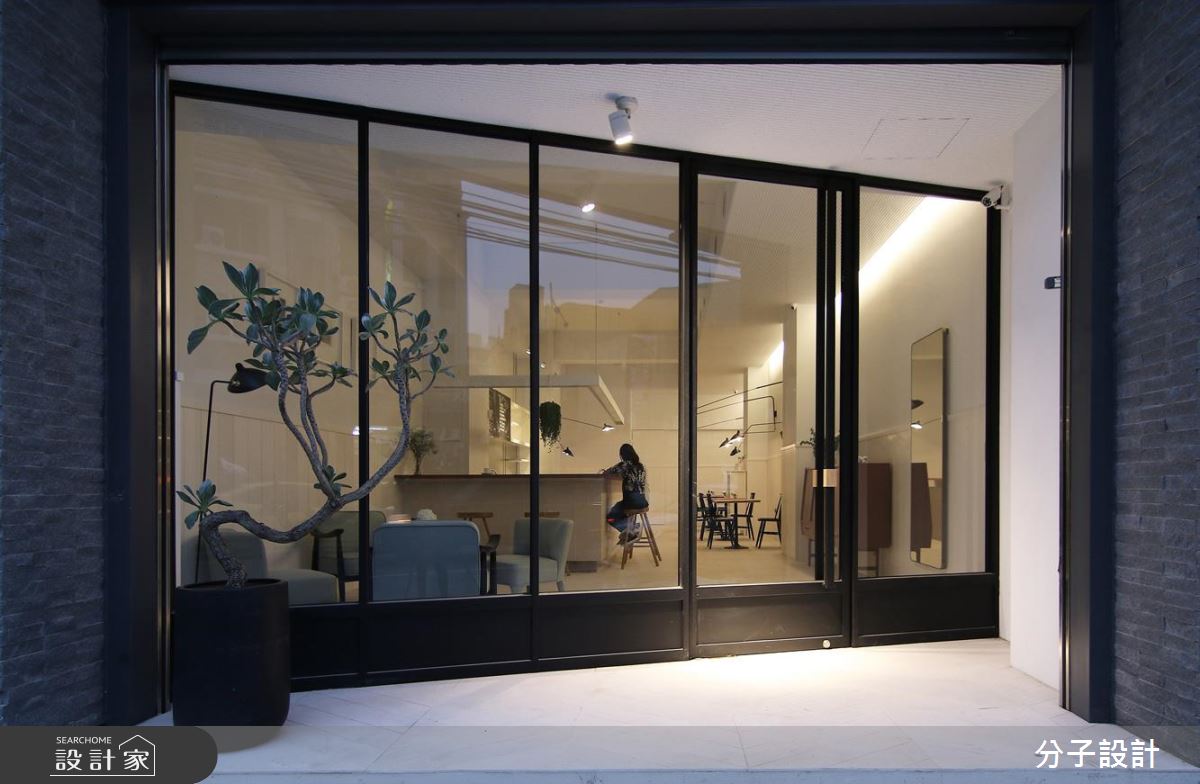 白色旋律 x 實木節奏！為你寫一首文青咖啡店之歌