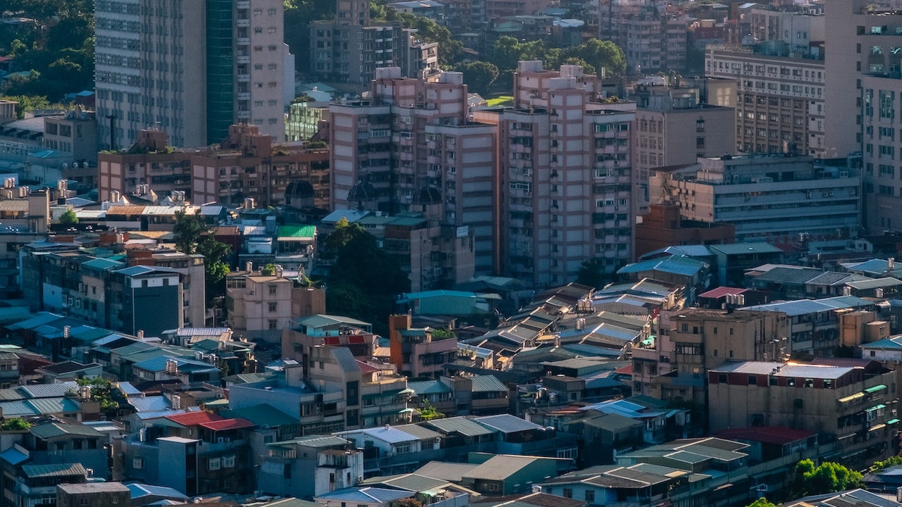 「10年大樓」vs「50年公寓」總價差不多怎選？內行人揭關鍵