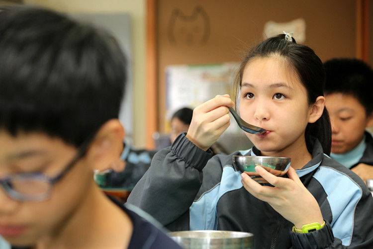 180億營養午餐市場，為何淪為燙手山芋？