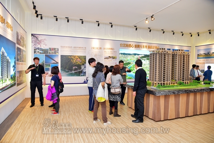 3月住展風向球升至黃藍燈