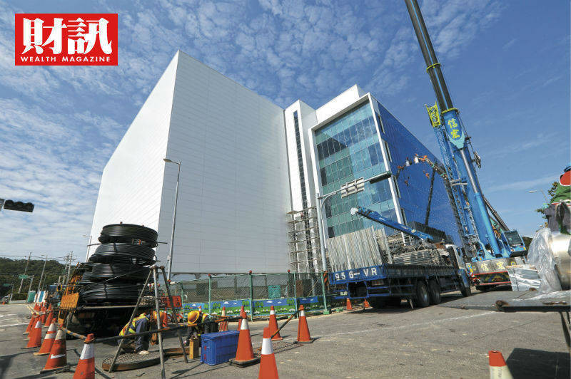 那一天，蘋果龍潭廠五座吊工如火如荼趕工