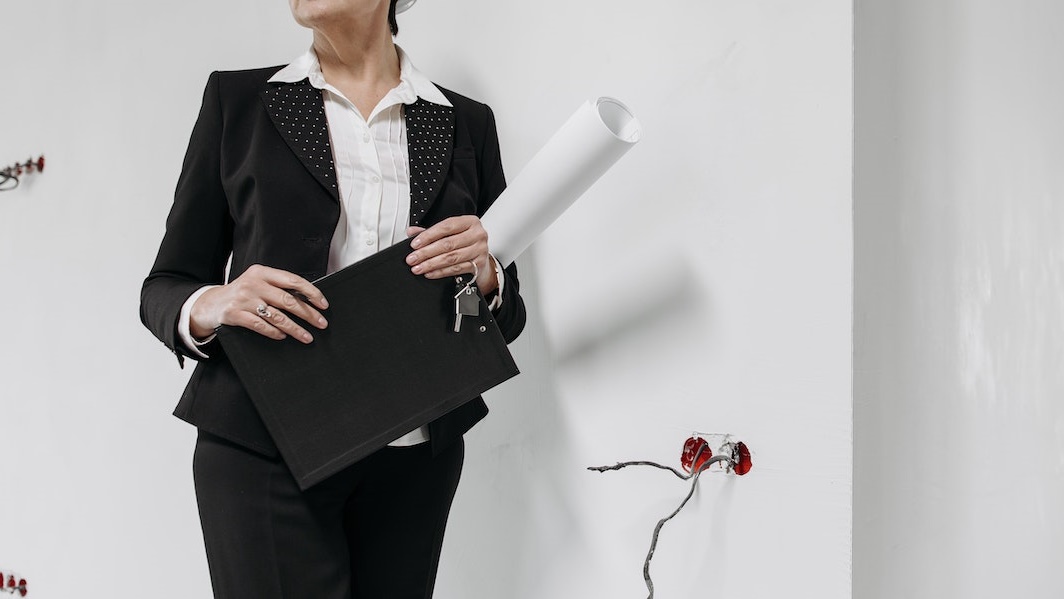 交屋後發現天花板水痕！仲介來打針強調沒漏水 內行人急勸做一事