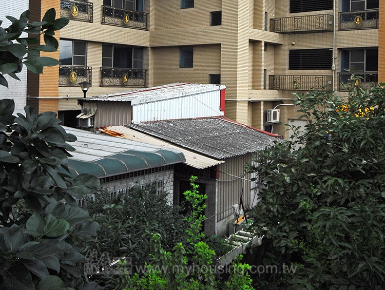 違反土地使用與建築法 台南市依法剷除違建