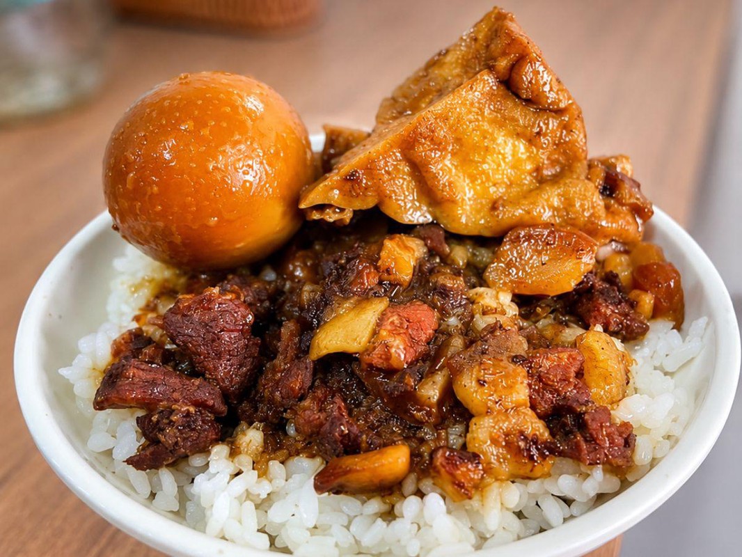 嘉義東區人氣滷肉飯！好吃到從火鍋店副餐另外開一間小吃店！