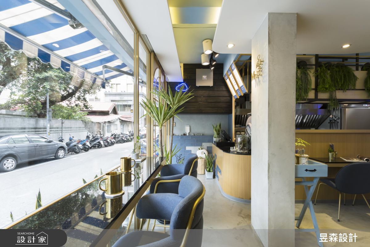 巷弄裡的網美打卡熱點！漫步 13 坪的小清新雲朵王國