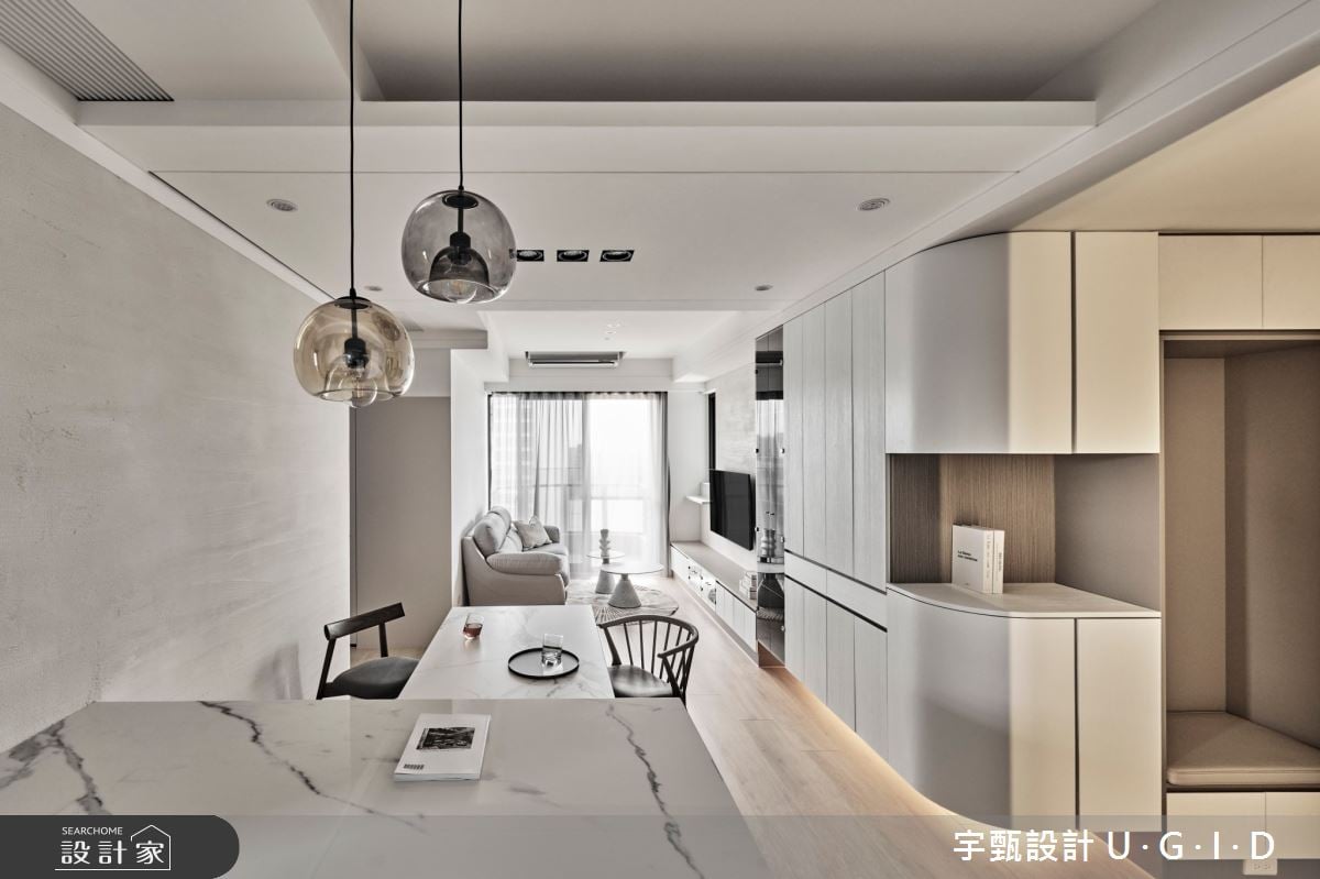 舒適清爽現代風小宅！珪藻土創造藝術美學及除溼功能，弧形與通透隔間放...