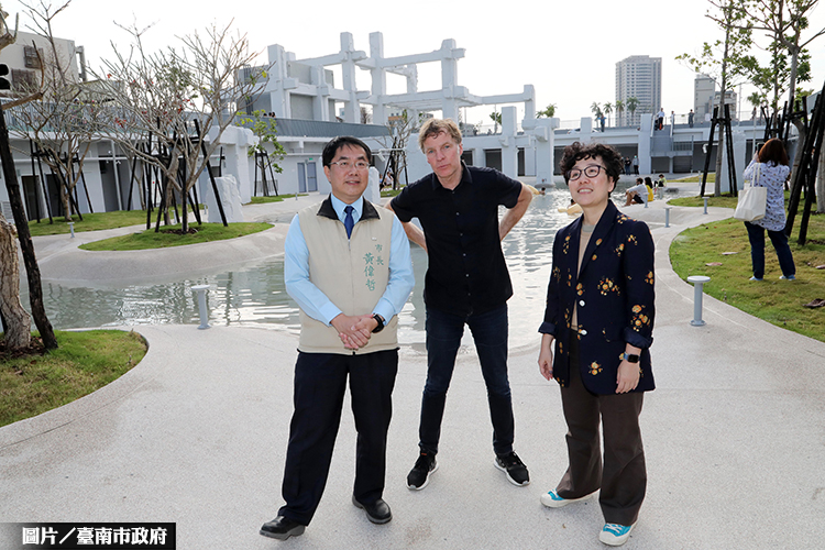 富比世7大之一 台南河樂廣場啟用