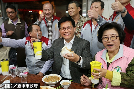 集中攤販管理　忠孝夜市國際化