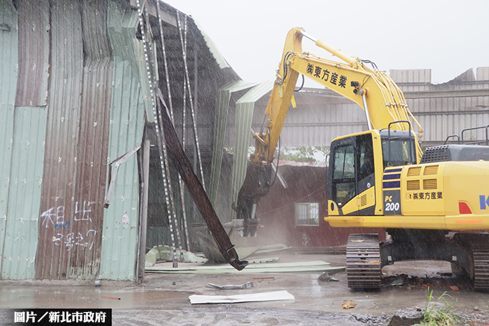五股垃圾山違建 展開第4階段拆除