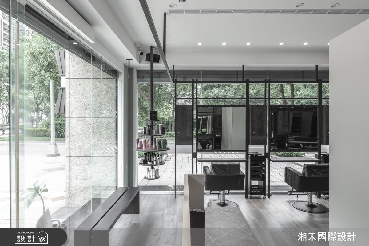 清新綠意環繞25坪時尚髮廊！以莫蘭迪綠、俐落鐵件訴說現代美感