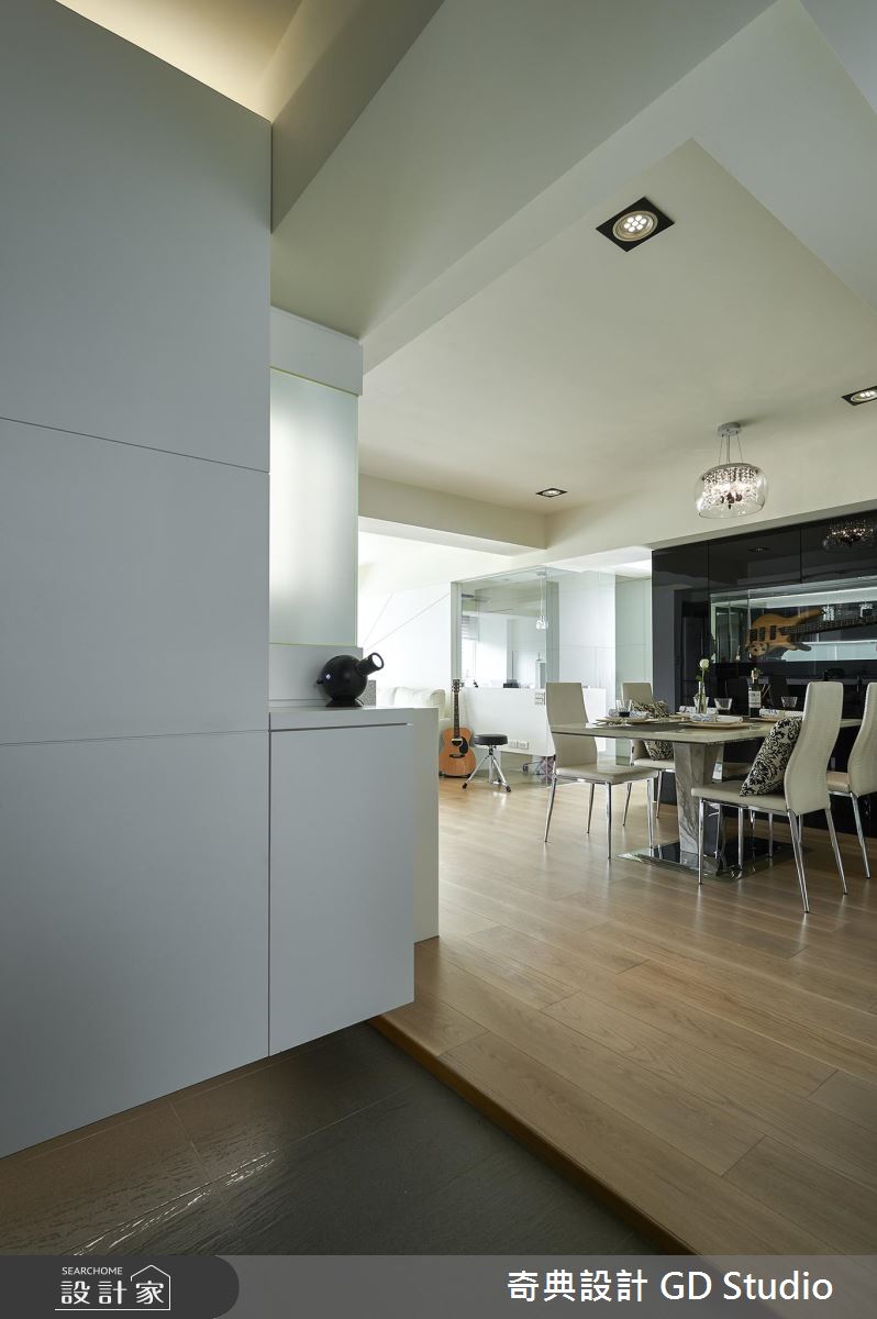 音樂家的品味宅！中古屋變身黑白俐落時尚空間