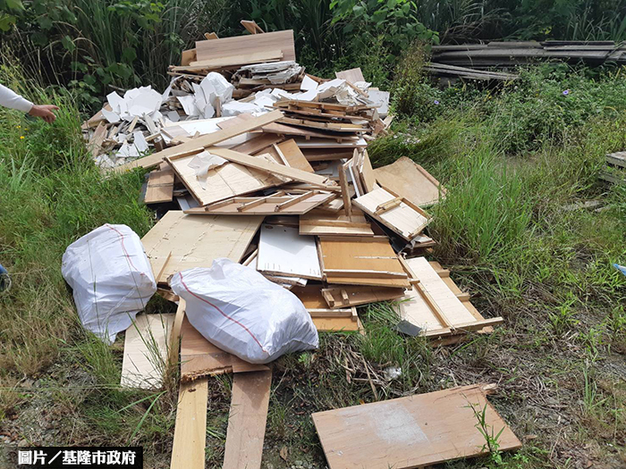 裝潢營建等事業廢棄物 勿非法棄置！