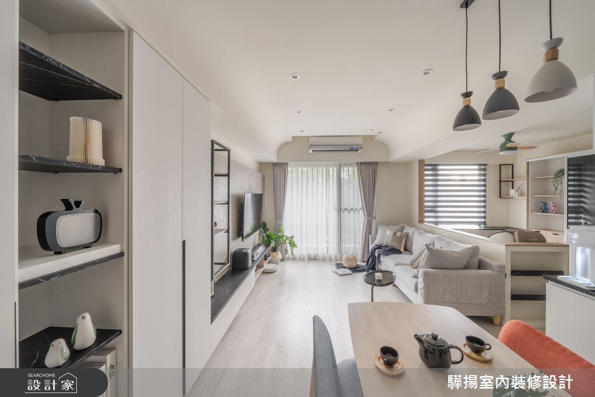 徜徉趣味現代親子宅！洞洞板、灰色樂土視覺牆與開放櫃設計，生活感物件...