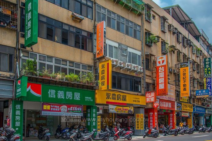 疫情嚴峻6月房市交易冷 房仲、代銷薪資慘縮水