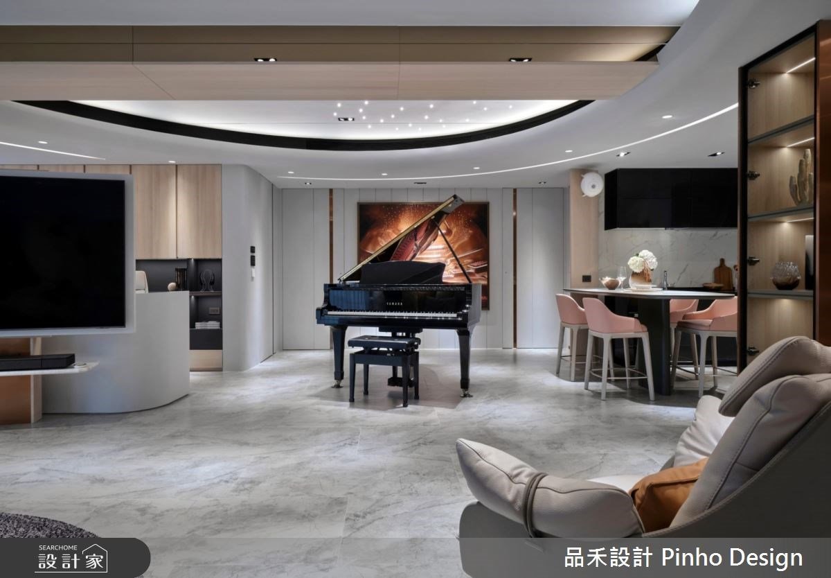 毛胚屋客廳訂製成私人音樂廳！環形天花與弧形動線設計，讓悠揚琴聲迴盪 ...