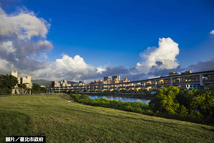 內湖潭美堤壁彩繪完工 假日休憩好去處