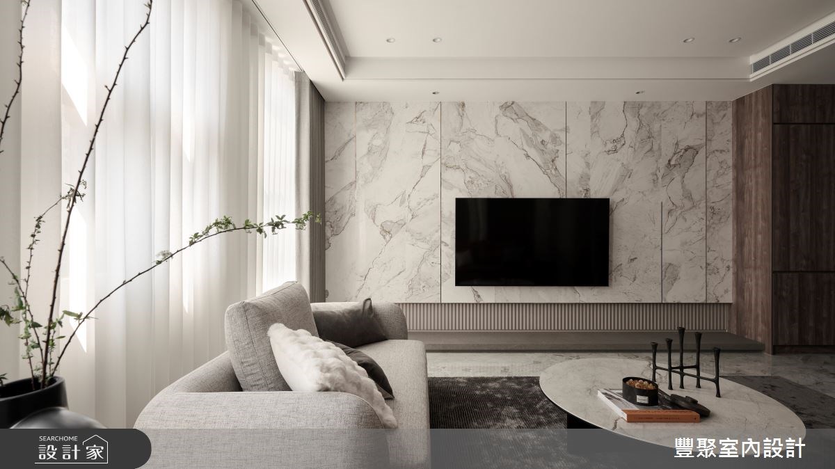 天然大理石堆疊的優雅現代風！從毛胚屋規劃透天別墅，一次滿足風水與隱...