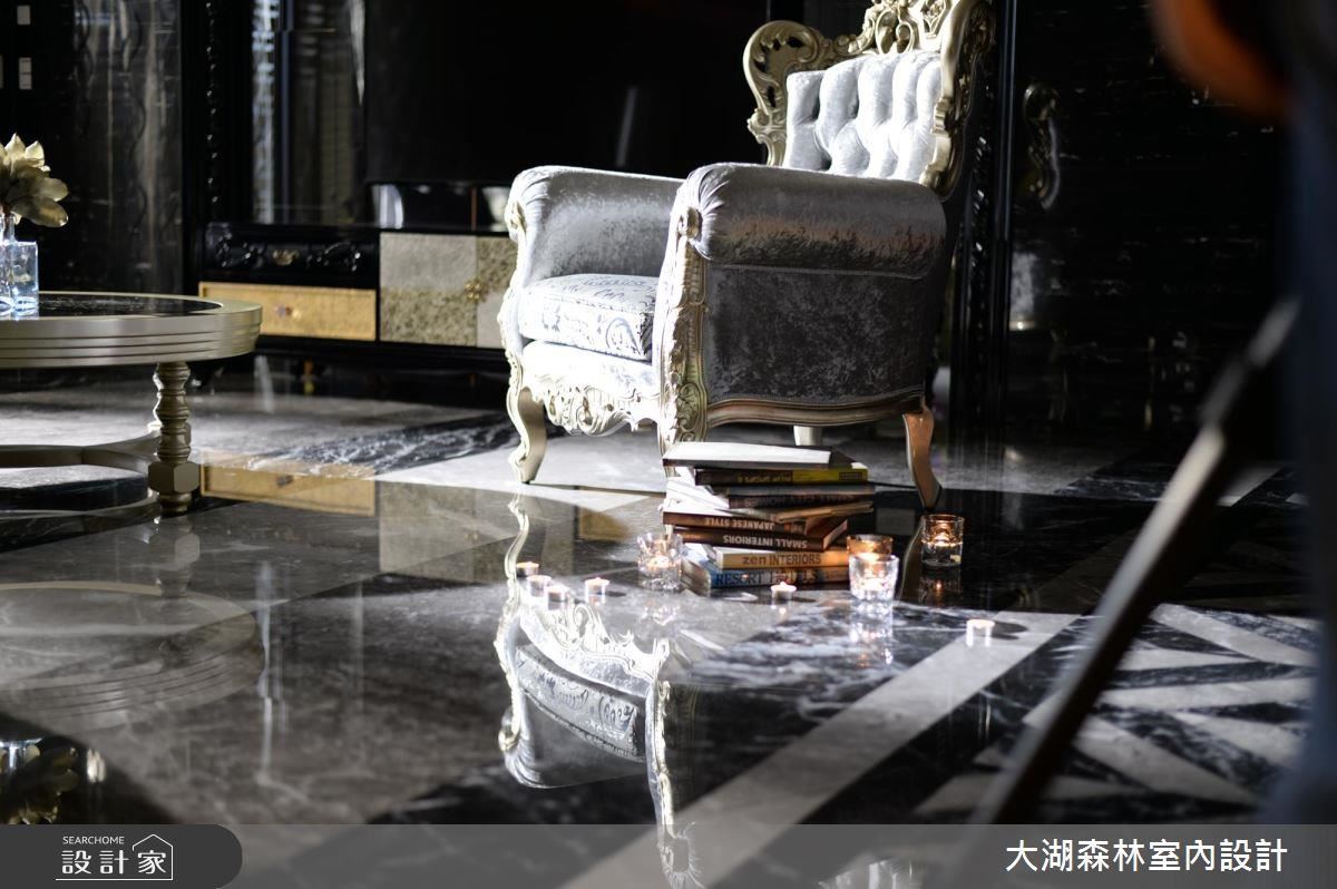 以黯黑之神秘誘色，演繹劇場式的新古典風