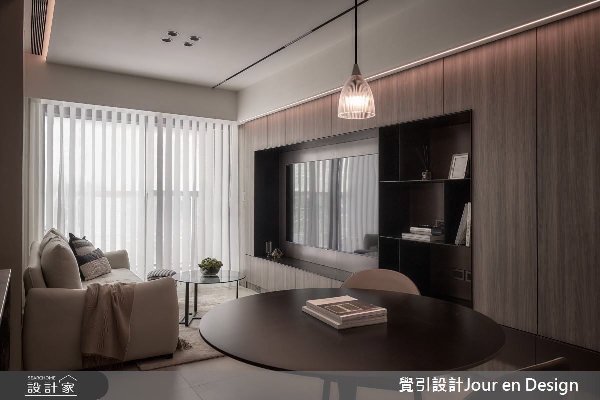 訂製設計讓空間從陌生到熟悉！異材質堆疊出廳區黃金比例，實踐 23 坪新...