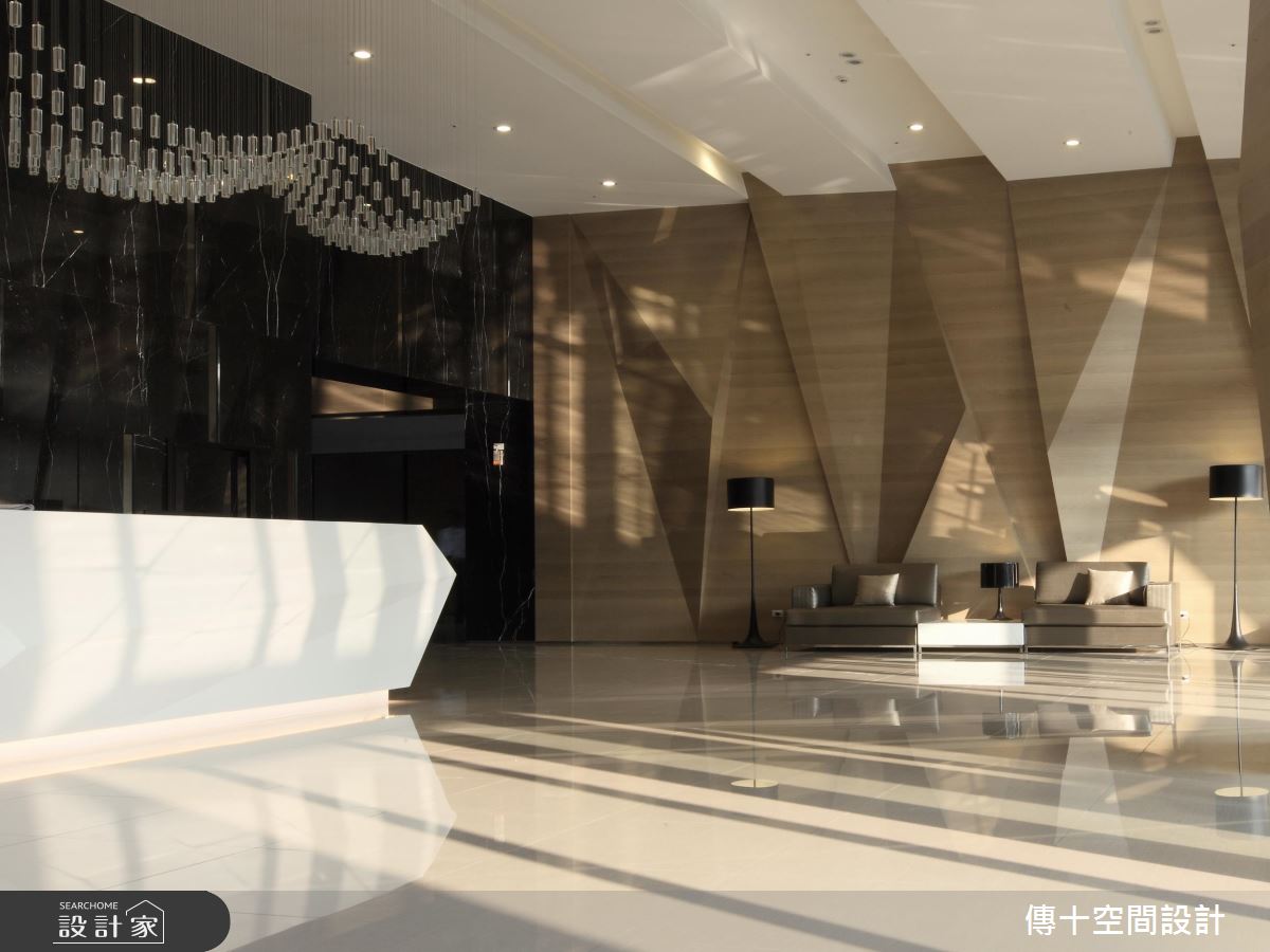 集合住宅大樓的門廳設計　現代簡約、活潑明亮的休閒氛圍