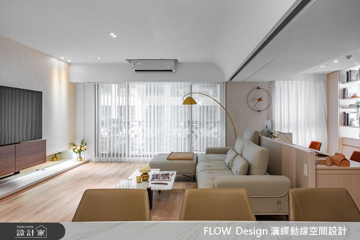 15 年中古屋改款升級！除了廚房中島與開放書房，主臥玻璃更衣間與衛浴相...