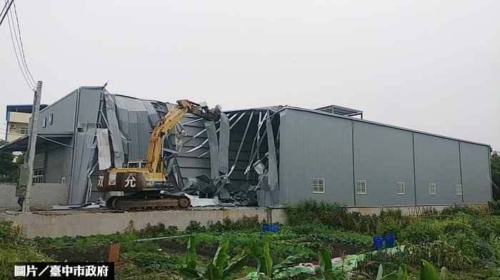 台中市南屯農地違建　遭拆！