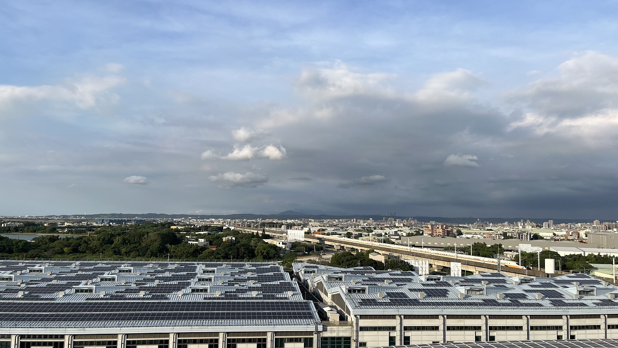 太陽能熱水器「只是把水曬熱」？ 南部網友反讚：跟油電車一樣猛