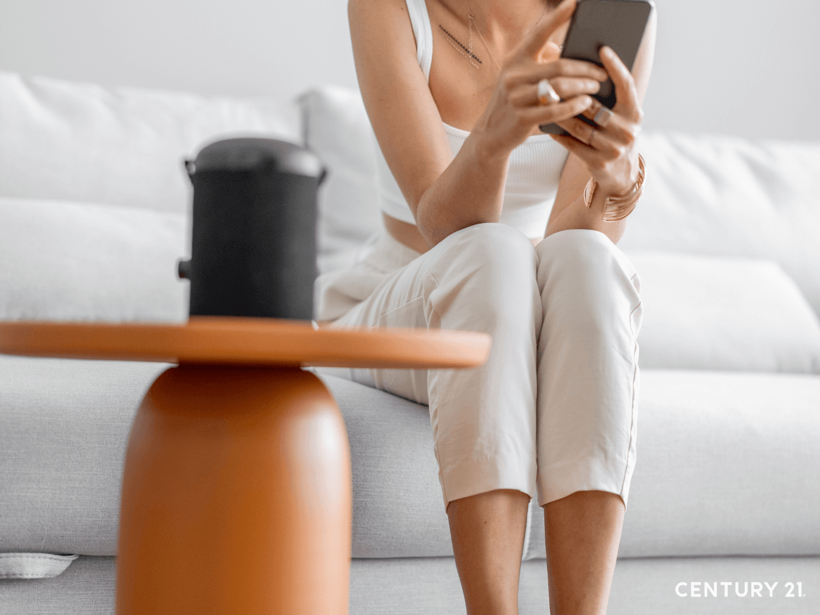 透過聲音場景設計，如風鈴或者水聲等白噪音，為生活節奏注入寧靜與安定感。（圖片來源_21世紀不動產）