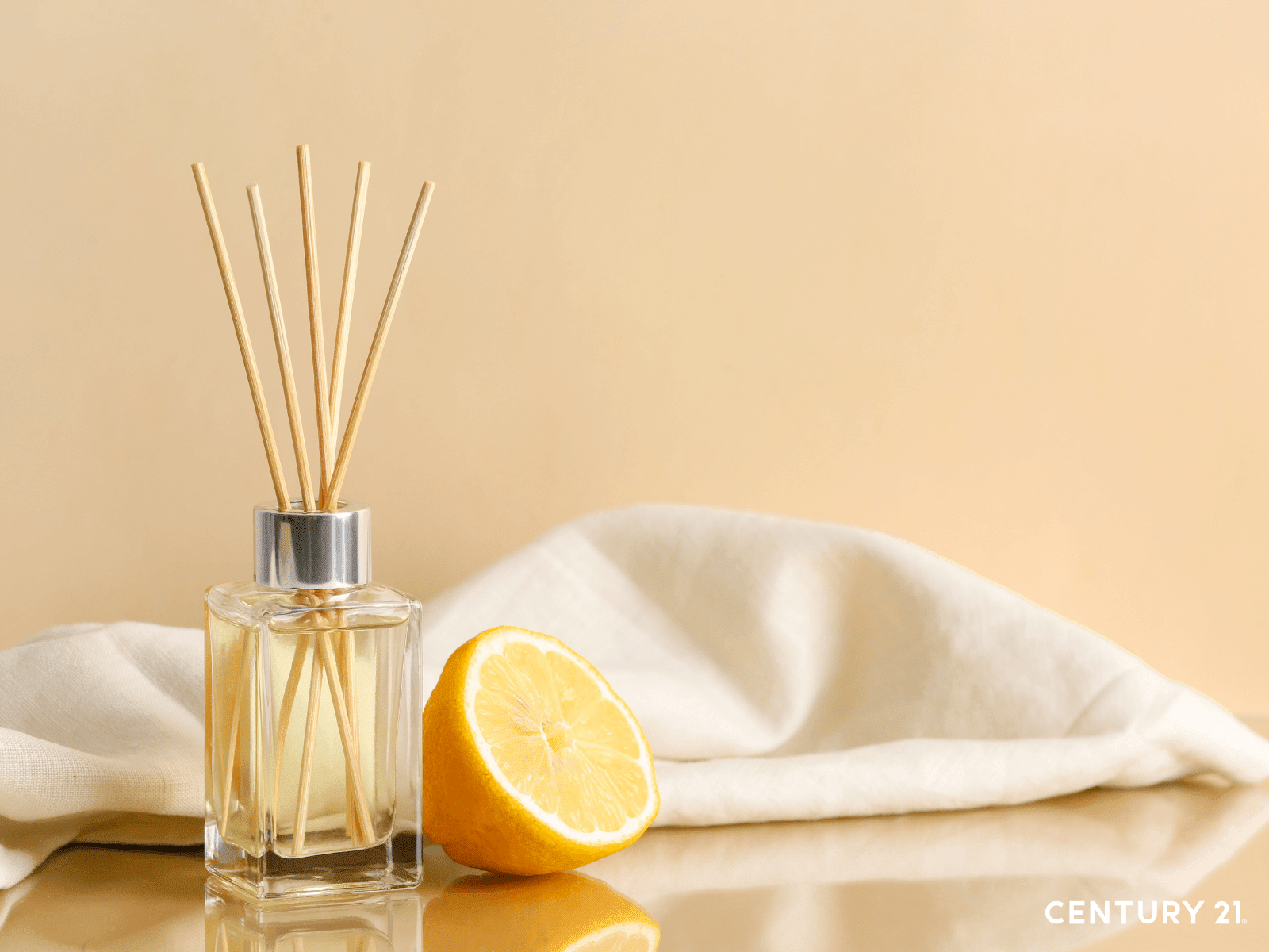 夏日香氛選物以柑橘、礦物調為主，為空間注入舒緩與潔淨的氣場。（圖片來源_21世紀不動產）