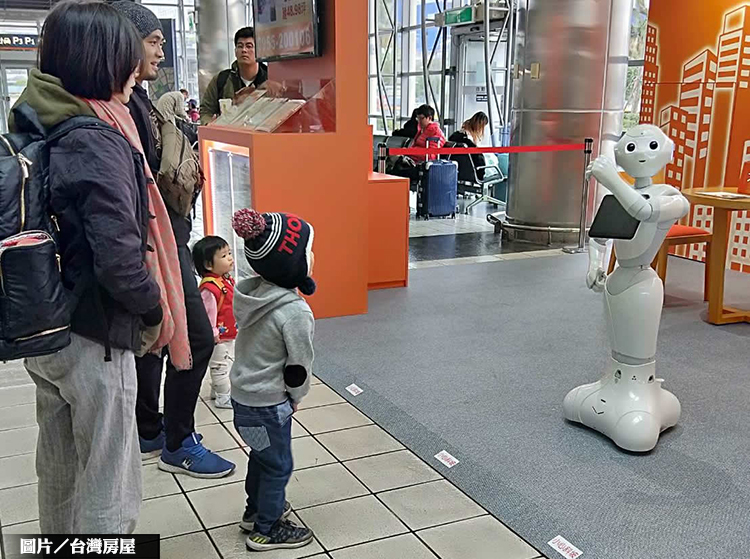 業者推AI地產實體機器人 科技帶看引關注