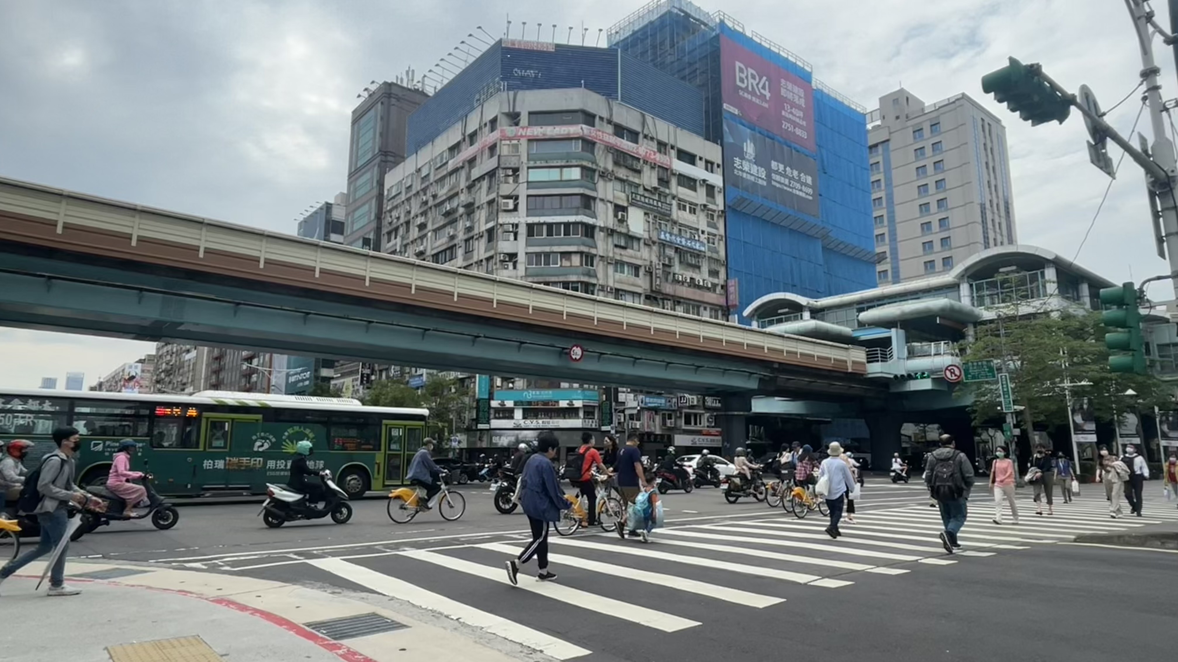 劉媽媽「東區店王」又空置！兒子漲40萬再出租 專家揭動機