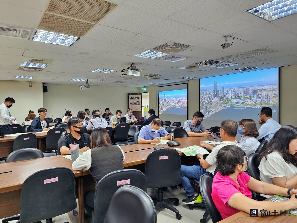 高市府地政局今日舉行土地標售作業，共計收到18標封，脫標率87.5%。（圖／記者蘇茵慧）