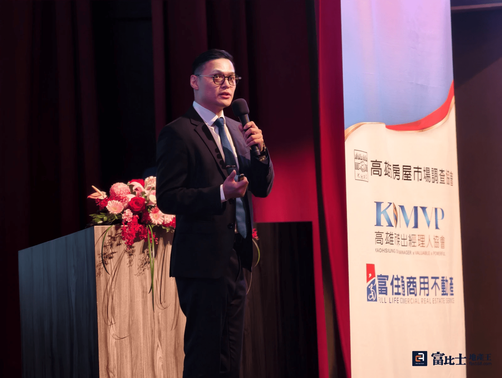 世邦魏理仕（CBRE）台灣總經理林敬超分享近期台灣商辦市場發展。(圖/記者蘇茵慧)