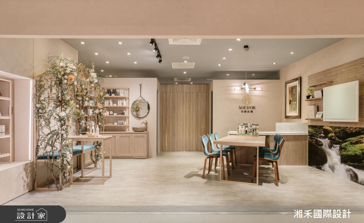 被粉嫩暖色與繽紛花卉包圍，打造令人徹底放鬆的悠活氛圍