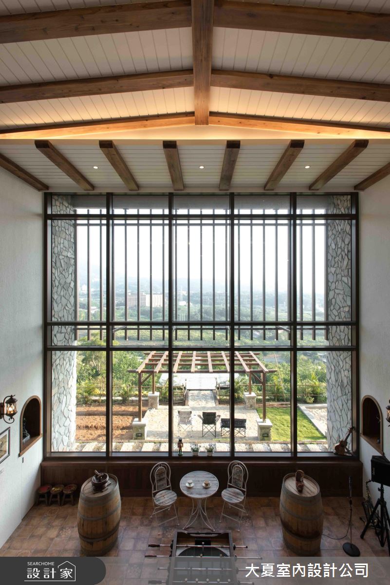 挑高屋頂 X 無限景觀！沉醉酒香的鄉村風透天別墅