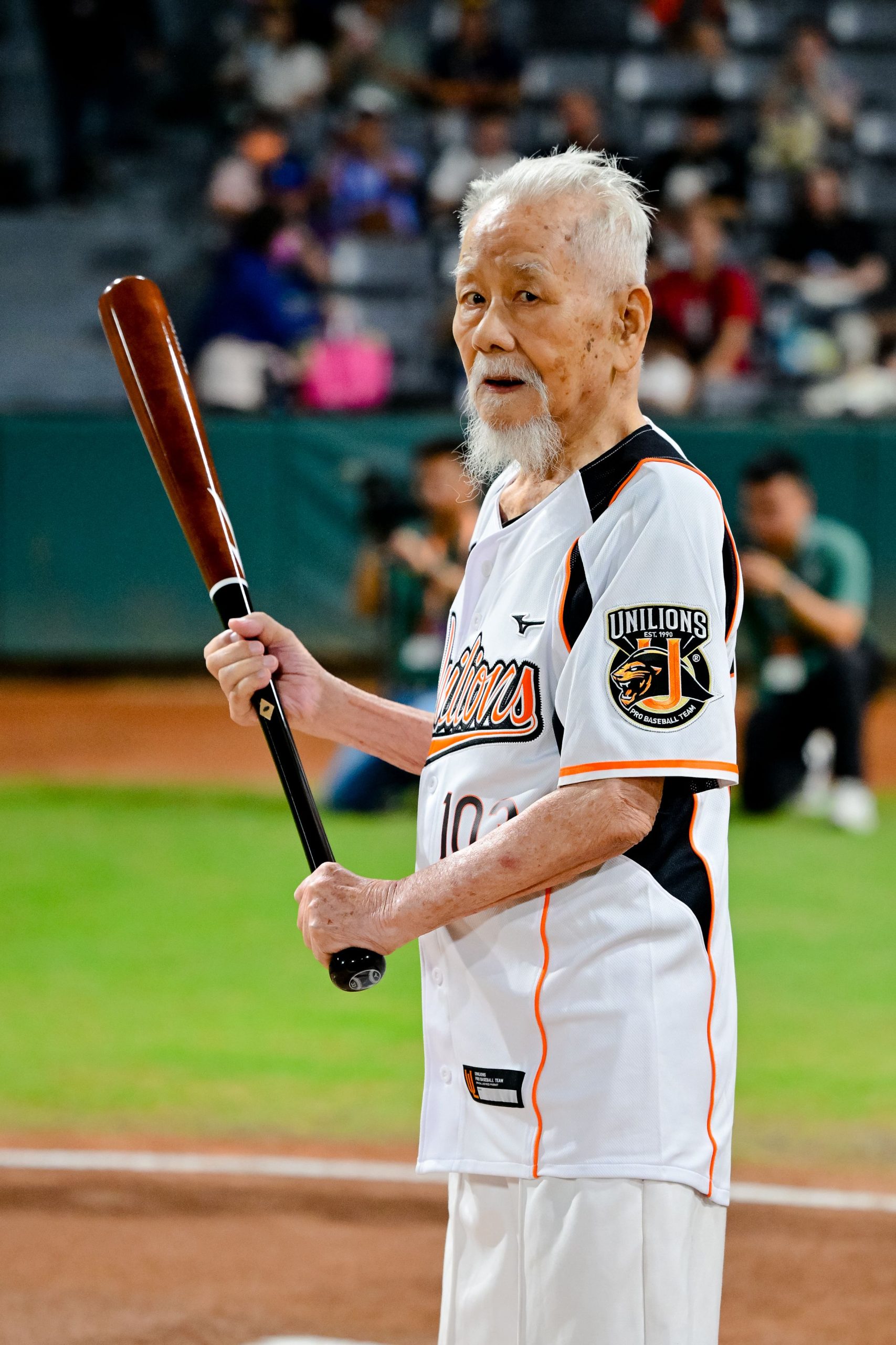 拒絕老化！83歲投手對決103歲打者 年齡只是身分證上的數字