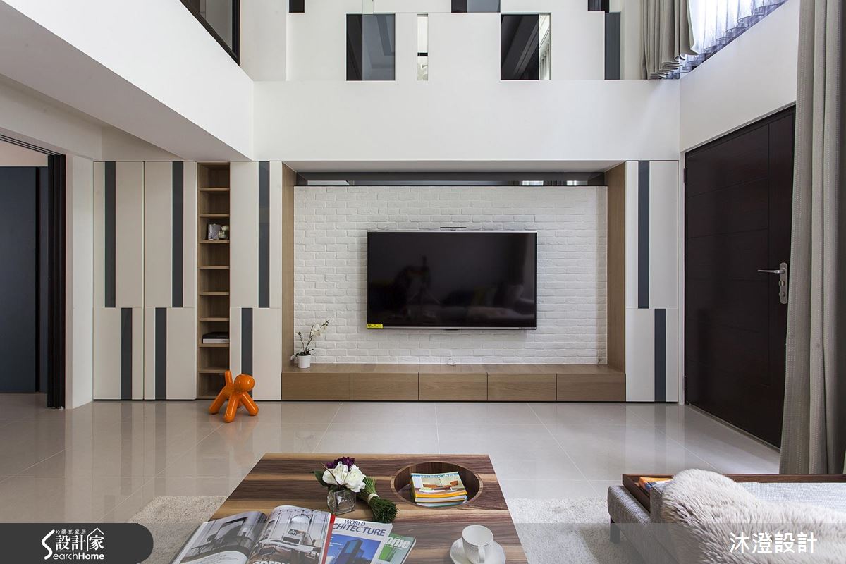 簡單溫馨又不失大器！挑高透天的客廳設計秒法
